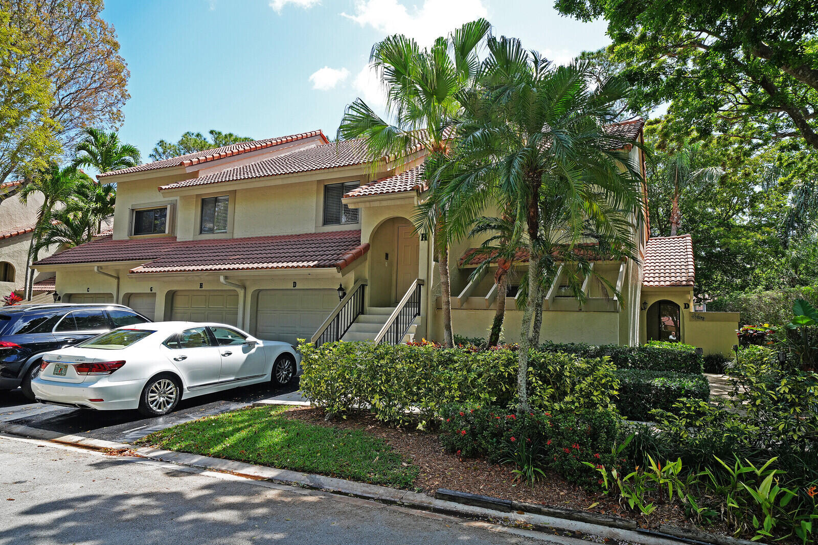 5521 Coach House Circle, Unit D Boca Raton, FL 33486 - Photo 7 of 32 LUSH & PICTURESQUE