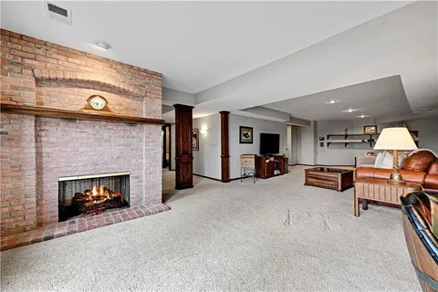$2,000,000 | 60 Dundee Court, Loch Lloyd, MO 64012
