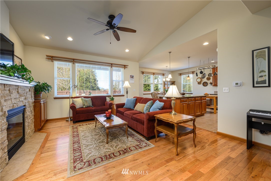 981 Chestnut Loop Mount Vernon, WA 98274 - Photo 6 of 40 Gallery Image 6