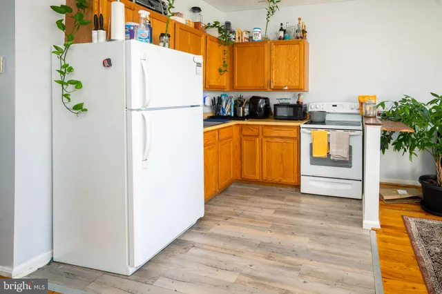 a white refrigerator freezer sitting in a kitchen