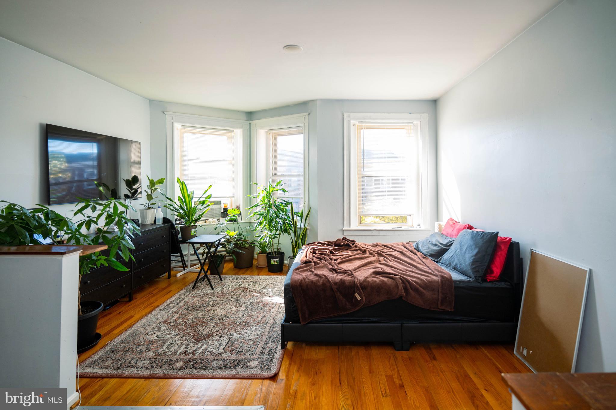 812 Newington Avenue Baltimore, MD 21217 - Photo 31 of 38 a bedroom with a bed table and a chair
