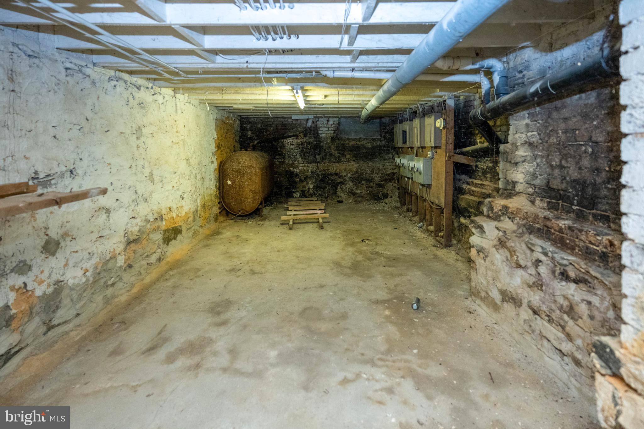 812 Newington Avenue Baltimore, MD 21217 - Photo 35 of 38 a view of a room with gym equipment
