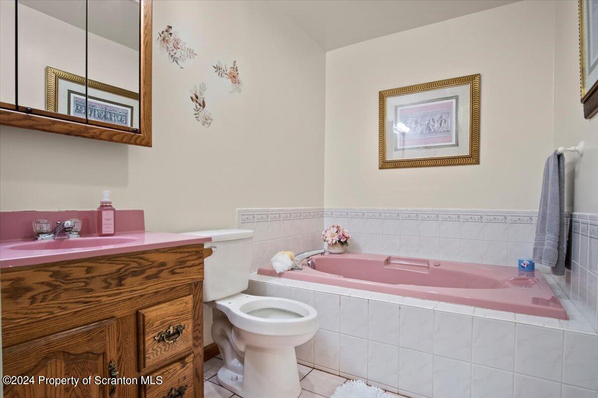 925 Apple Tree Road Pittston, PA 18643 - Photo 54 of 86 a bathroom with a sink toilet and a mirror