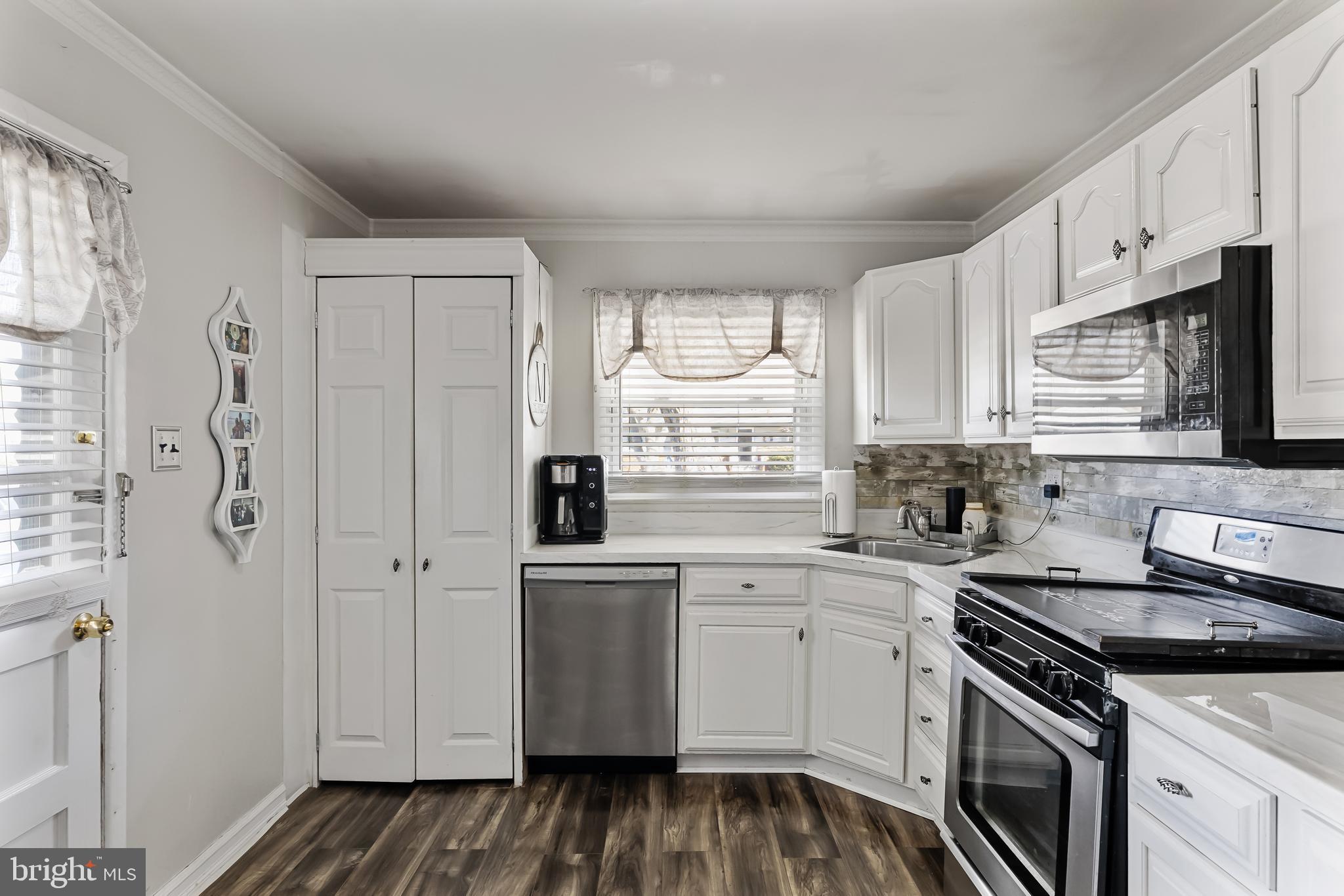 530 Beverly Drive Magnolia, NJ 08049 - Photo 11 of 29 Kitchen