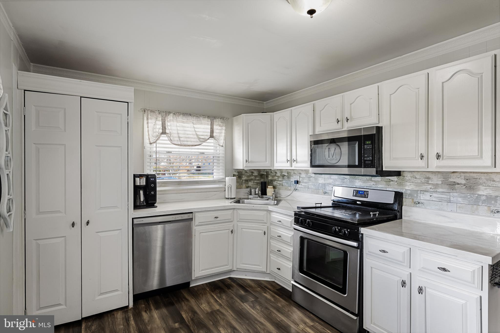 530 Beverly Drive Magnolia, NJ 08049 - Photo 12 of 29