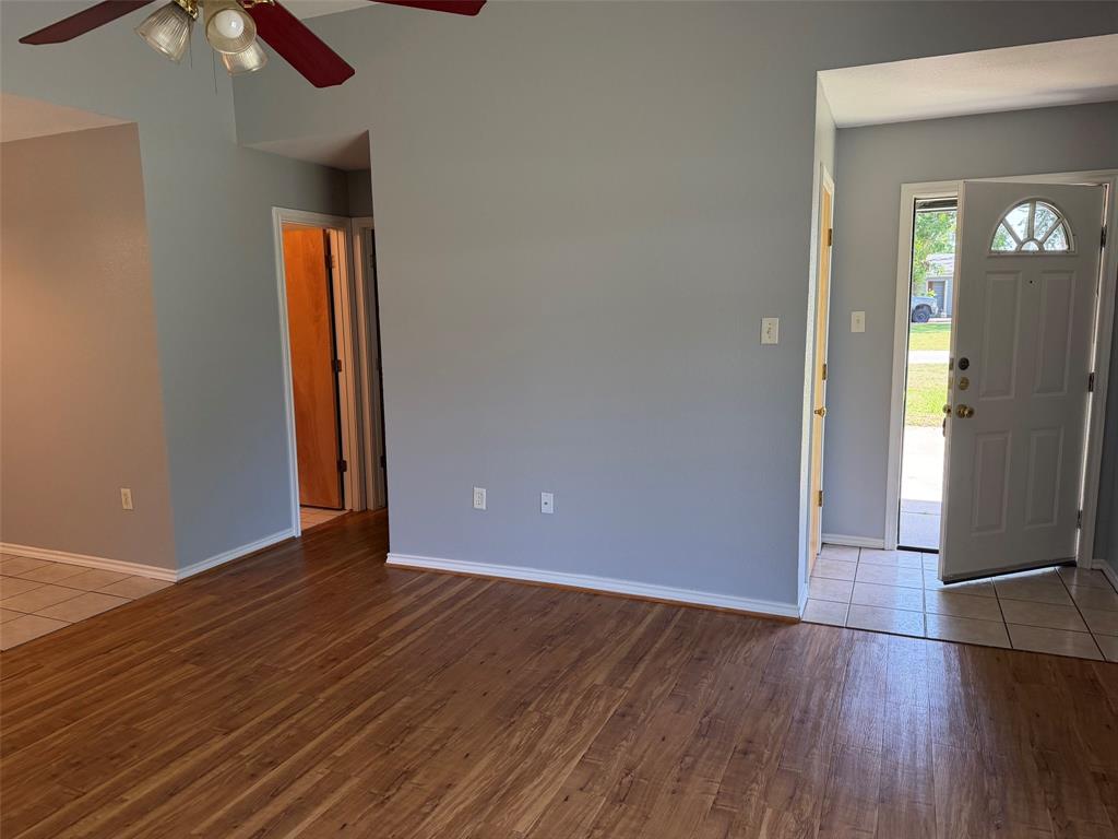 204 School House Road Paradise, TX 76073 - Photo 2 of 15