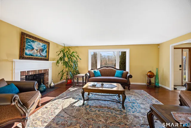 $675,000 | 32 Canterbury Lane, Farmington, CT 06085