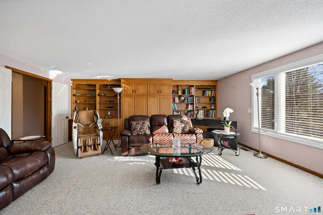 $675,000 | 32 Canterbury Lane, Farmington, CT 06085