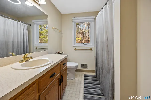 $675,000 | 32 Canterbury Lane, Farmington, CT 06085