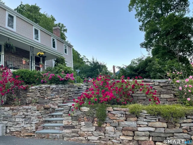 $675,000 | 32 Canterbury Lane, Farmington, CT 06085