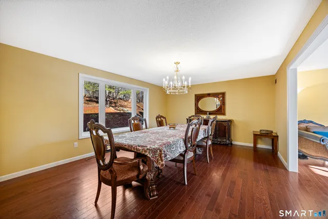 $675,000 | 32 Canterbury Lane, Farmington, CT 06085