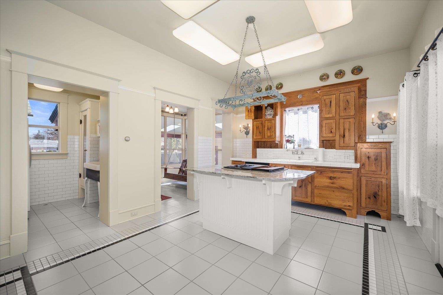 322 North University Road Spokane Valley, WA 99206 - Photo 16 of 44