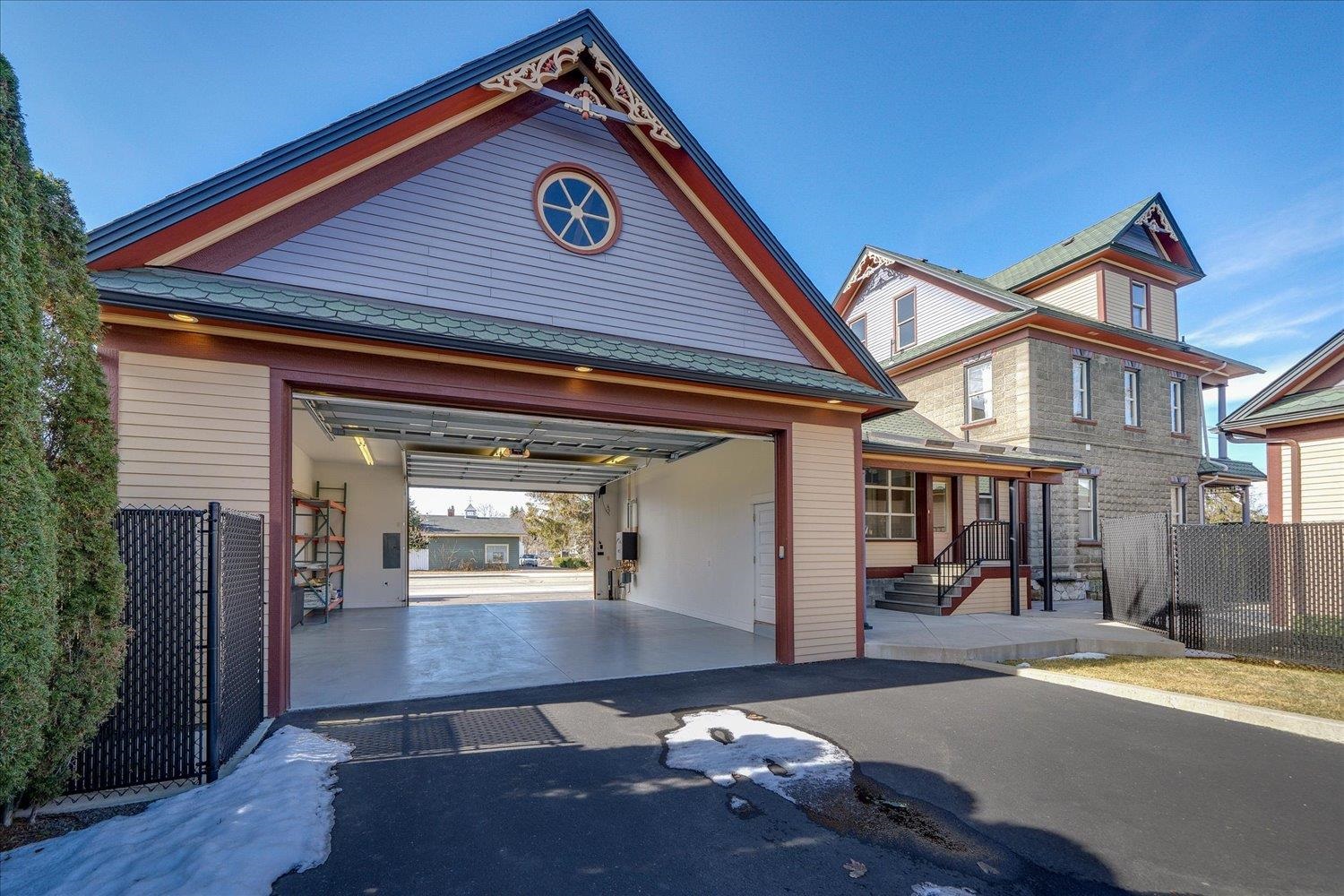 322 North University Road Spokane Valley, WA 99206 - Photo 4 of 44