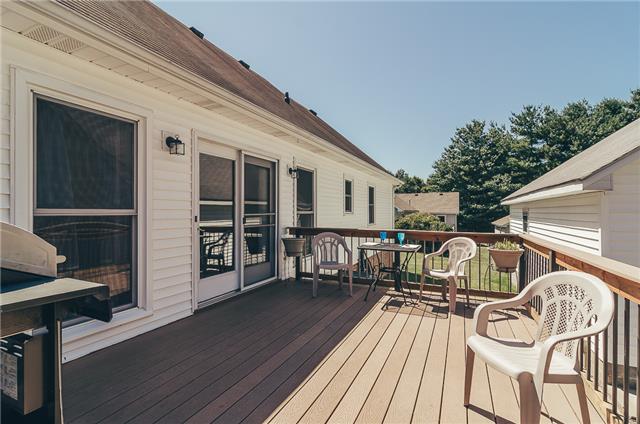 Great outdoor entertainment area, right off the living room! 