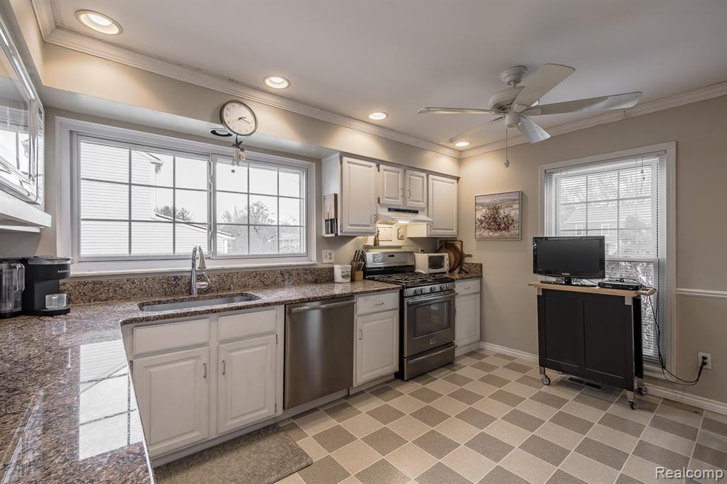 1145 East Fairview Lane Rochester Hills, MI 48306 - Photo 4 of 19