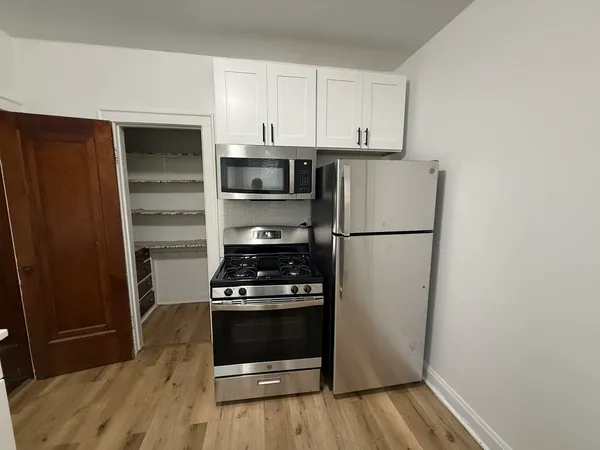 $1,550 | 3150 South Harlem Avenue, Unit 1H, Riverside, IL 60546