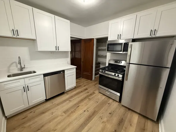 $1,550 | 3150 South Harlem Avenue, Unit 1H, Riverside, IL 60546