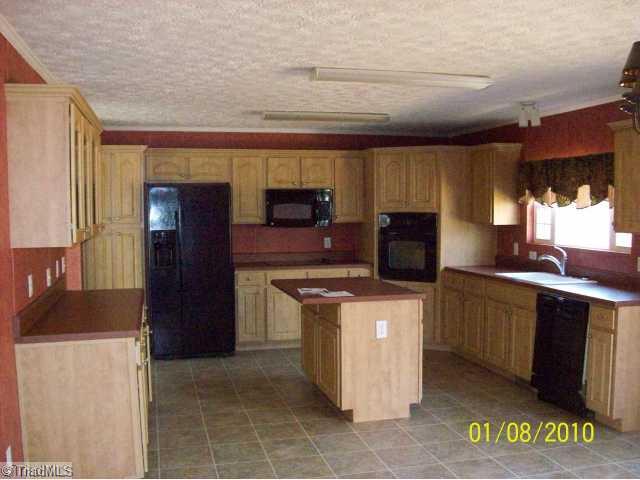 353 Briles-Hunt Road Denton, NC 27239 - Photo 8 of 11 Kitchen.