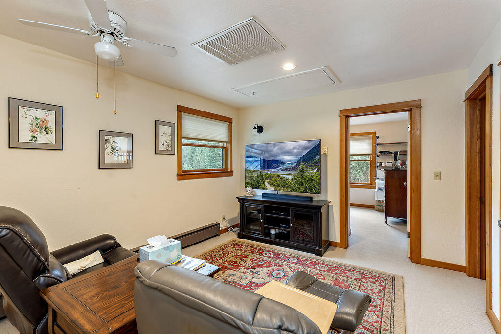2245 Colestin Road Ashland, OR 97520 - Photo 19 of 69 19