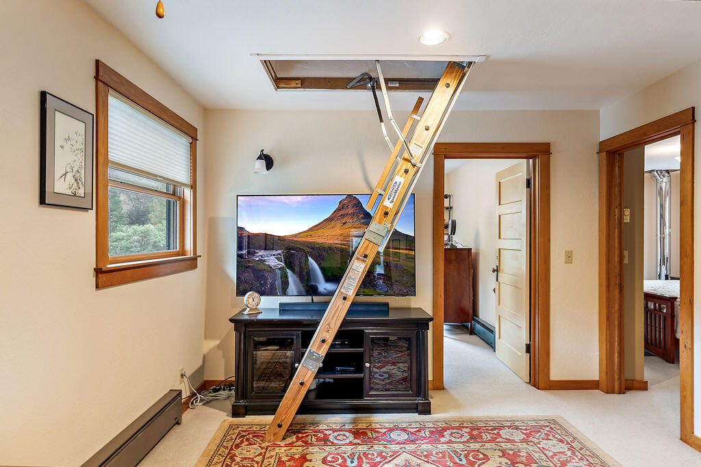 2245 Colestin Road Ashland, OR 97520 - Photo 20 of 69 20