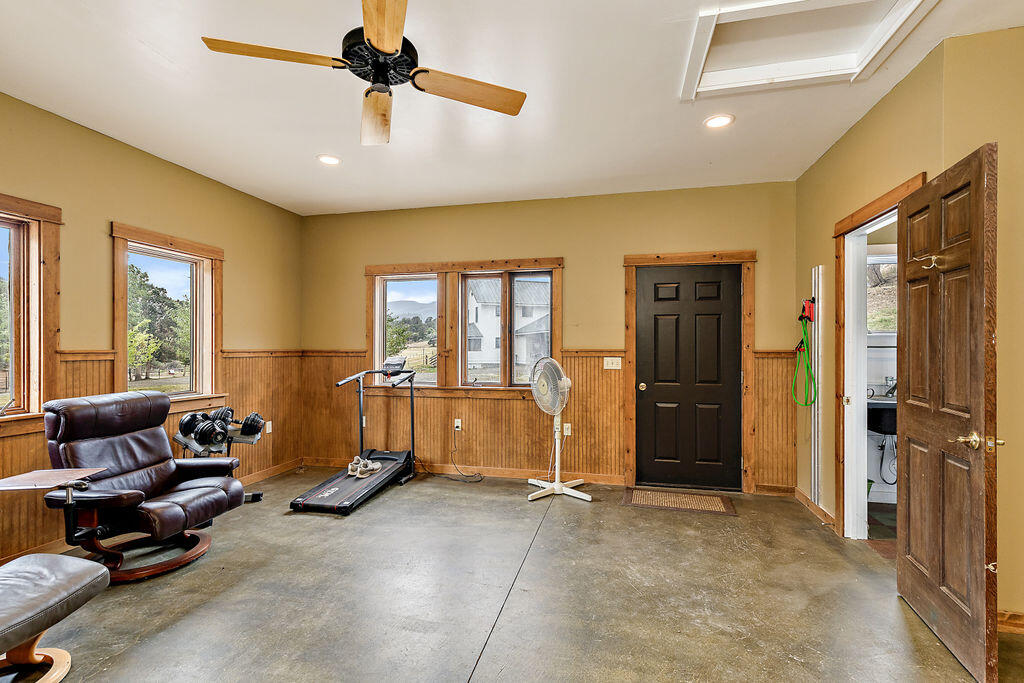 2245 Colestin Road Ashland, OR 97520 - Photo 46 of 69 ApexCR(29)
