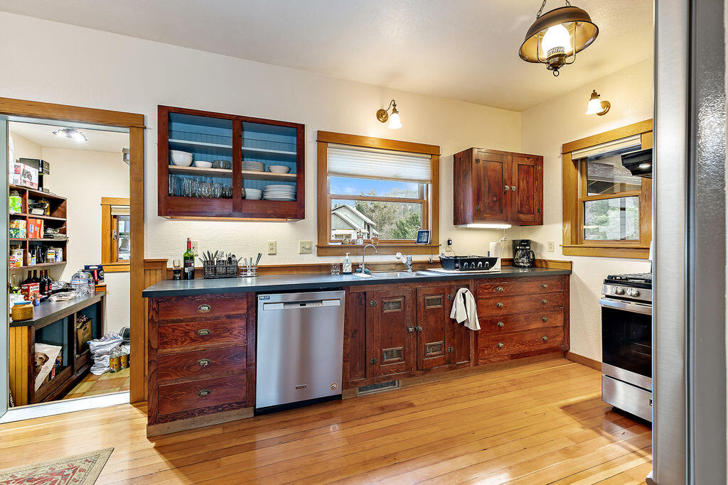 2245 Colestin Road Ashland, OR 97520 - Photo 7 of 69 7