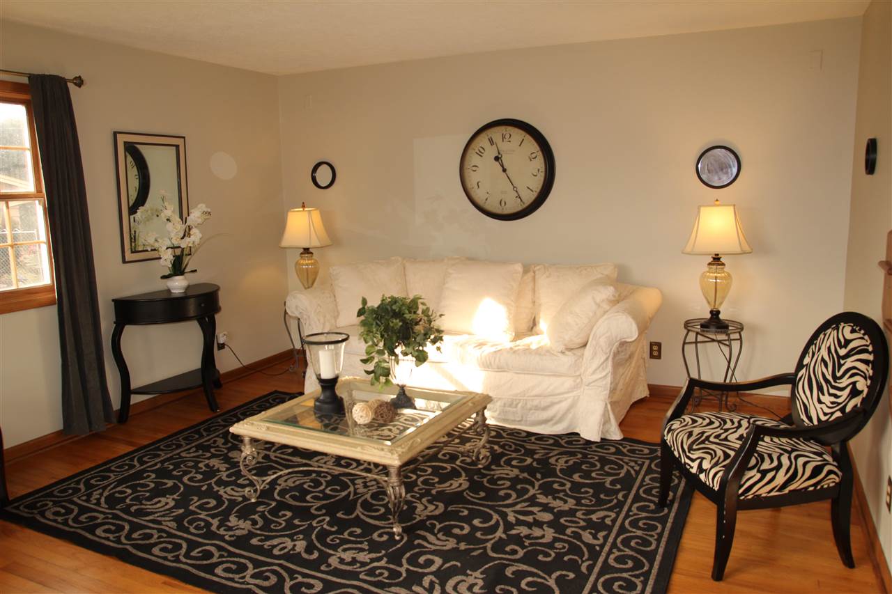 4972 Brookview Road Rockford, IL 61107 - Photo 2 of 22 a living room with furniture and wooden floor
