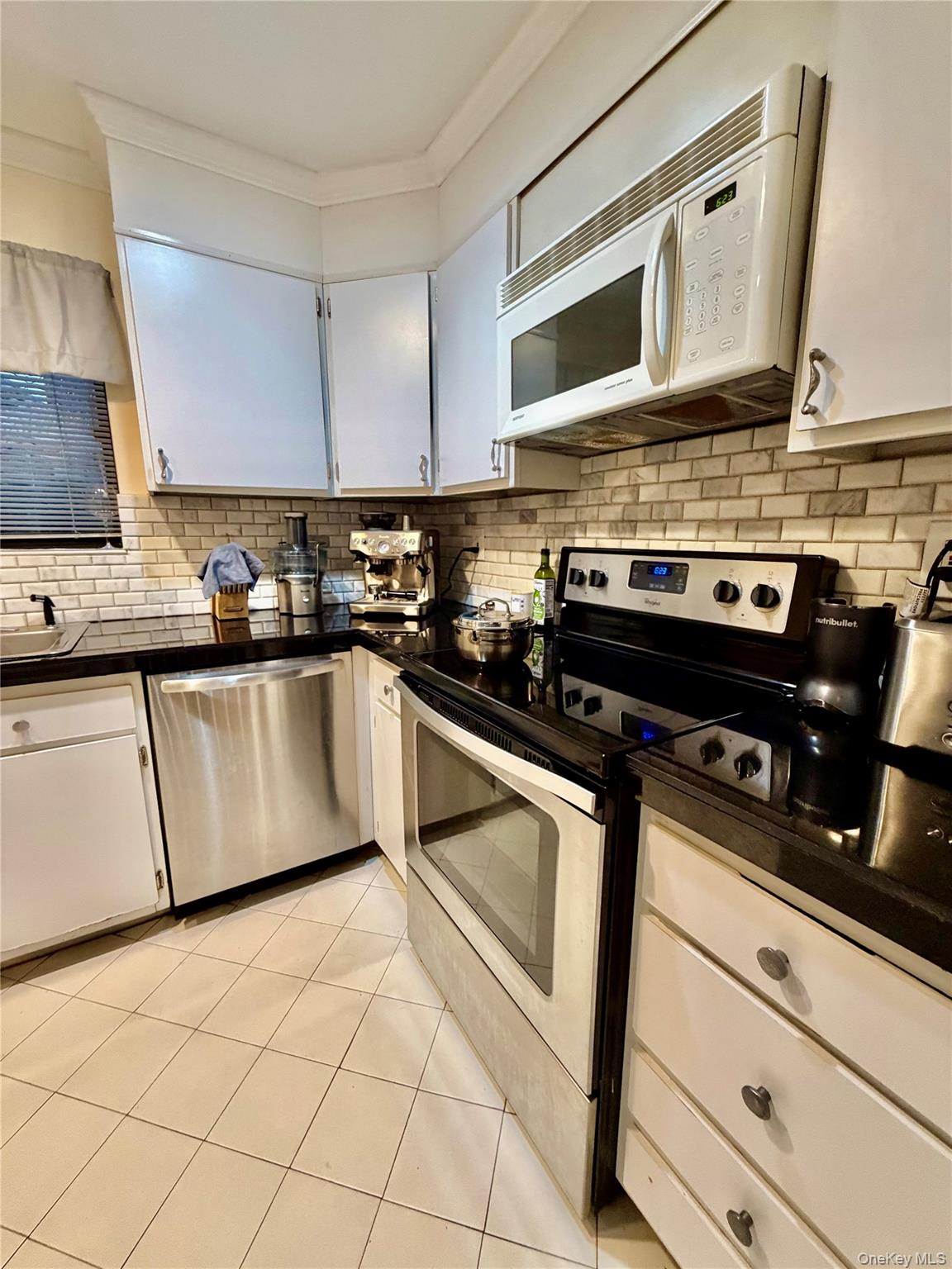 75 Greenway Close Rye Brook, NY 10573 - Photo 13 of 20