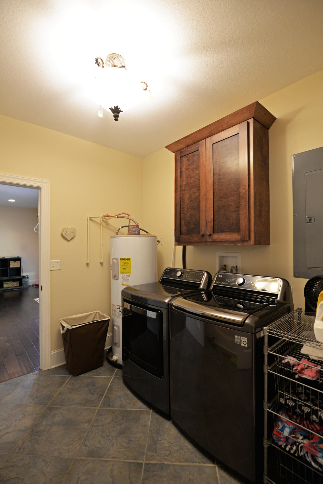 2 New Home Road Trenton, GA 30752 - Photo 17 of 56 Main level laundry room