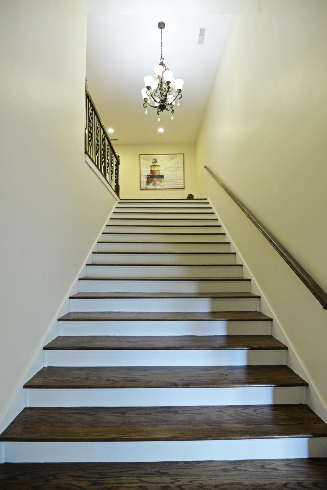 2 New Home Road Trenton, GA 30752 - Photo 35 of 56 Staircase