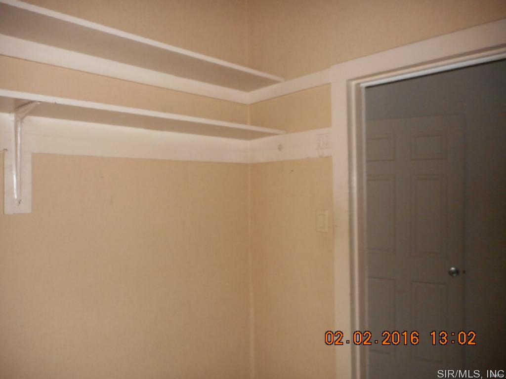 407 Grand Alton, IL 62002 - Photo 8 of 9 Gallery Image 8