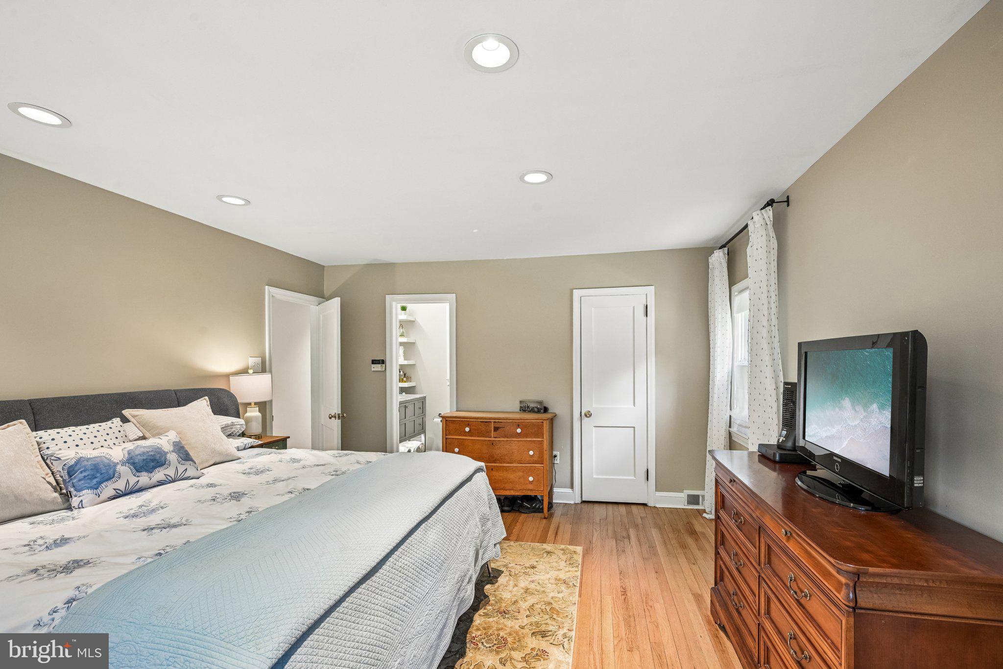 445 General Washington Road Wayne, PA 19087 - Photo 23 of 42 Walk-in Closet & Primary Bath
