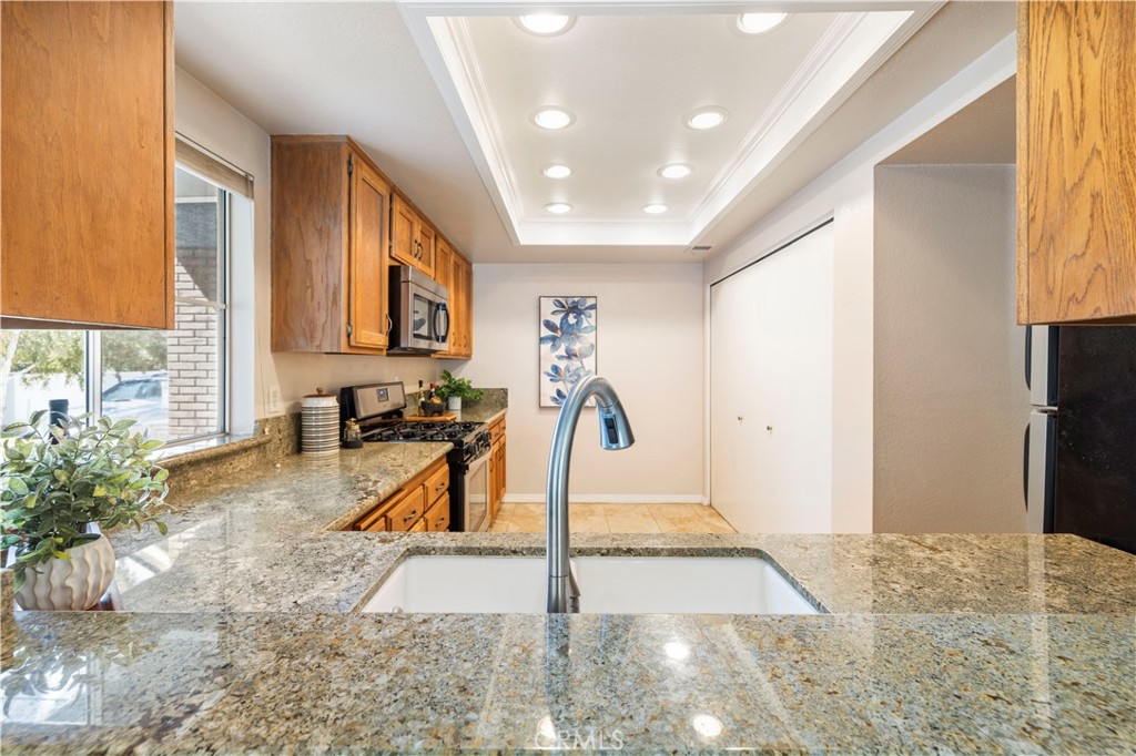 1866 Rory Lane, Unit 2 Simi Valley, CA 93063 - Photo 15 of 36 Gallery Image 15