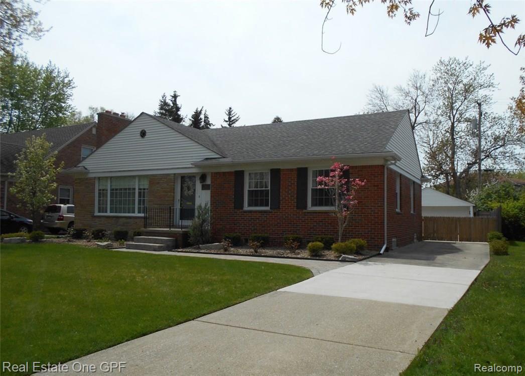 643 Barrington Road Grosse Pointe, MI 48230 - Photo 1 of 30 1 DSCN2052.JPG