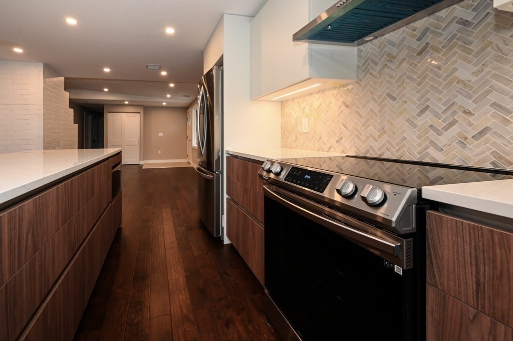 61 Gregory Road Framingham, MA 01701 - Photo 9 of 35