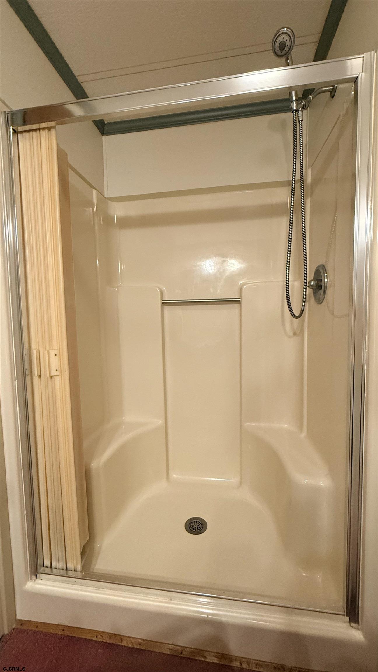 581 Miles Standish Lane Buena, NJ 08310 - Photo 7 of 32 a bathroom with a shower