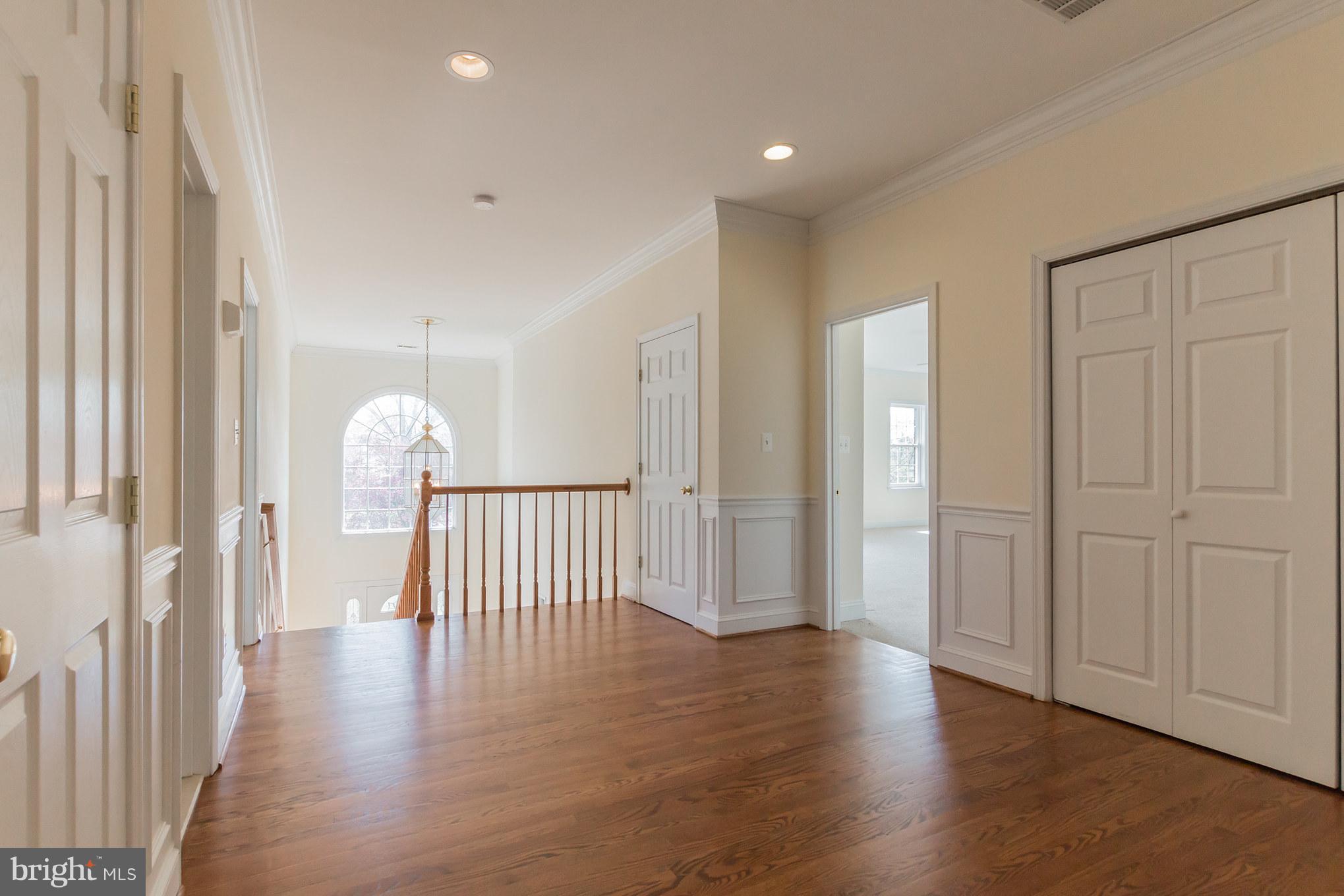 4004 Braddock Road Alexandria, VA 22312 - Photo 15 of 30 Upper Level Landing