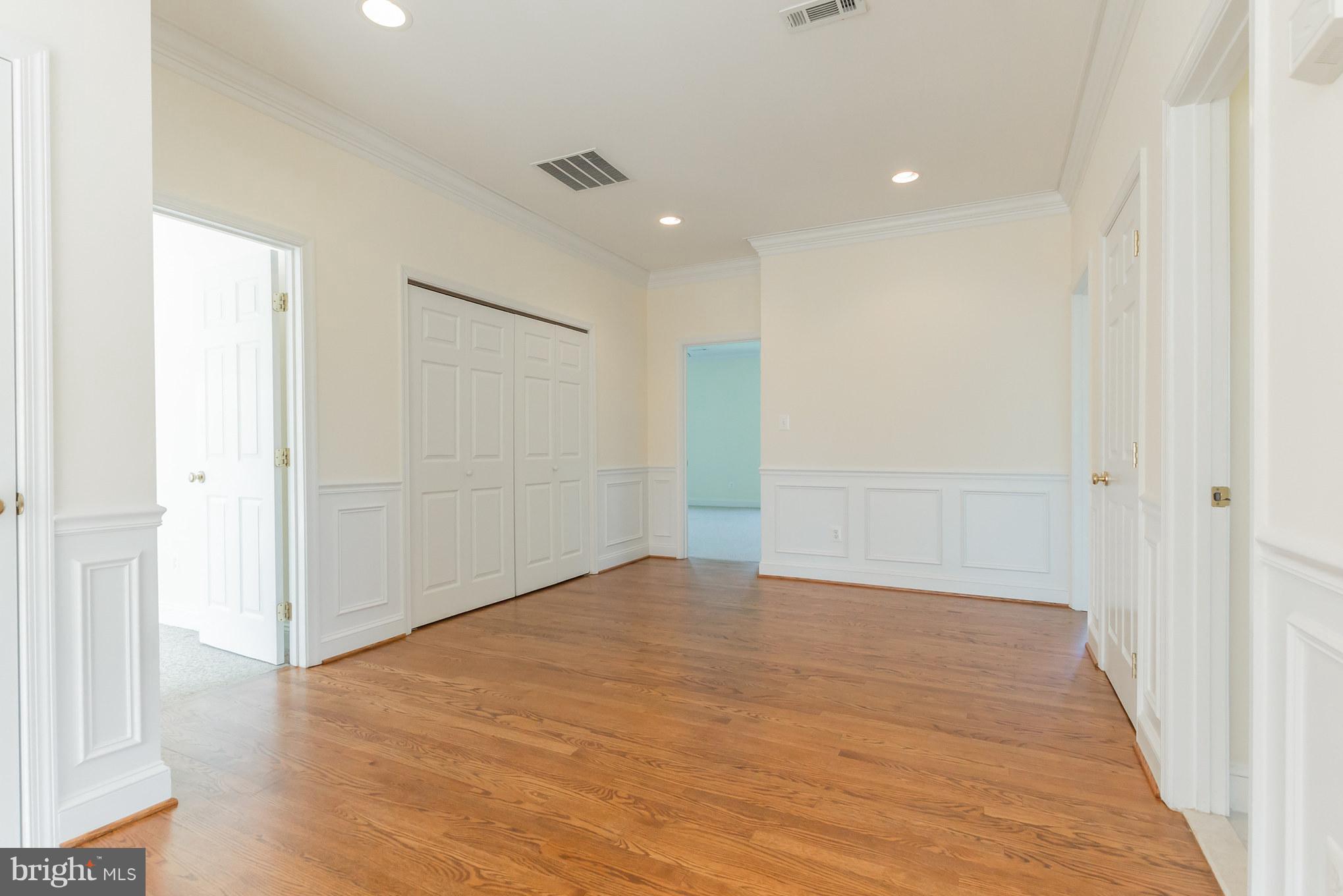 4004 Braddock Road Alexandria, VA 22312 - Photo 16 of 30 Upper Level Landing