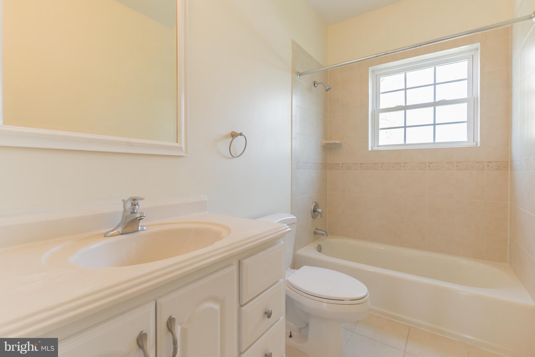 4004 Braddock Road Alexandria, VA 22312 - Photo 28 of 30 Hall Bath