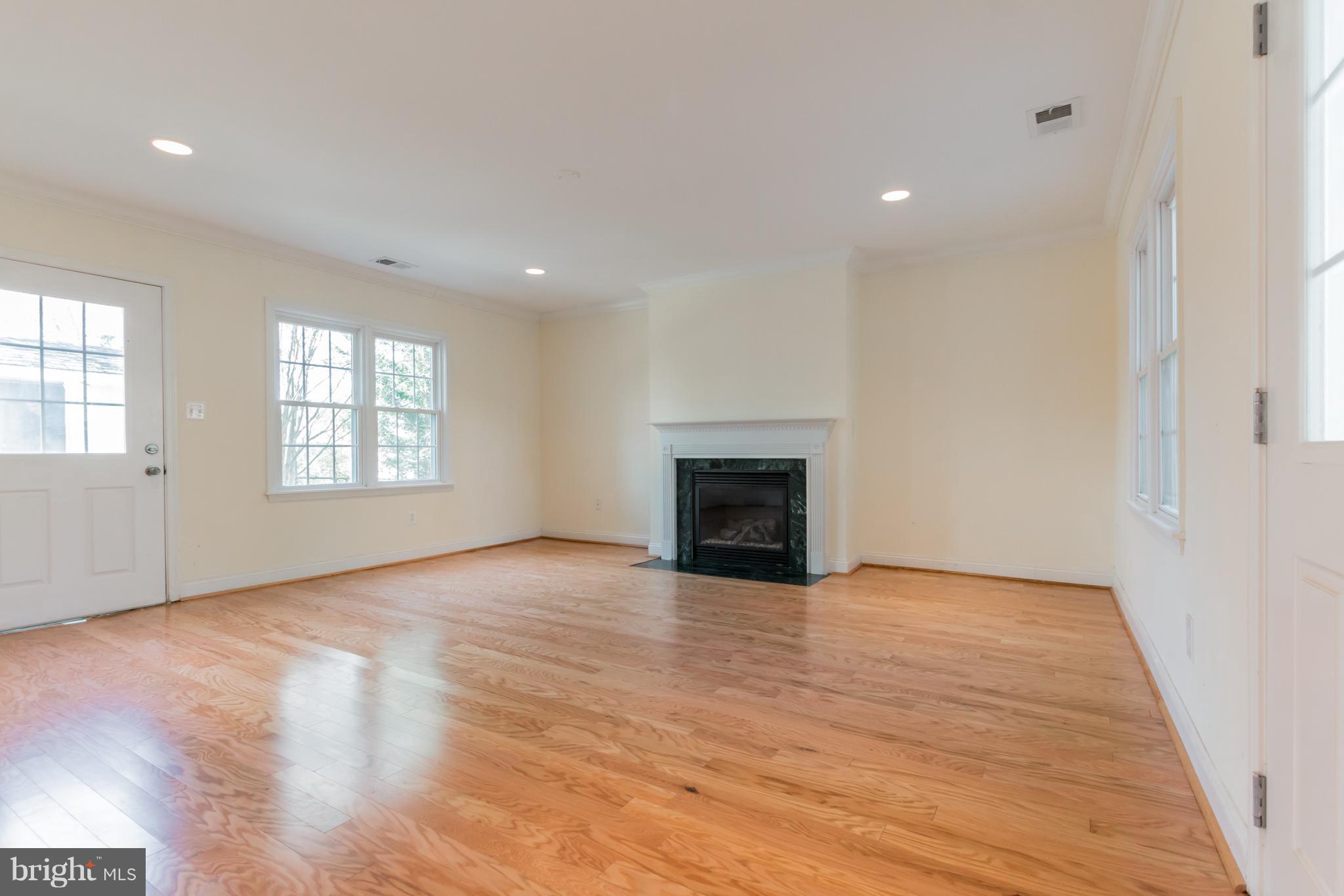 4004 Braddock Road Alexandria, VA 22312 - Photo 5 of 30 Family Room