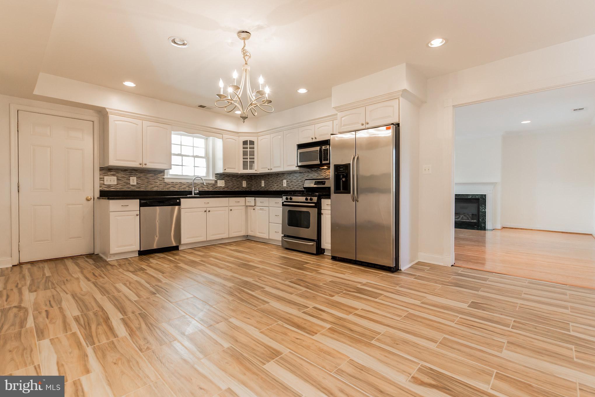 4004 Braddock Road Alexandria, VA 22312 - Photo 8 of 30 Kitchen