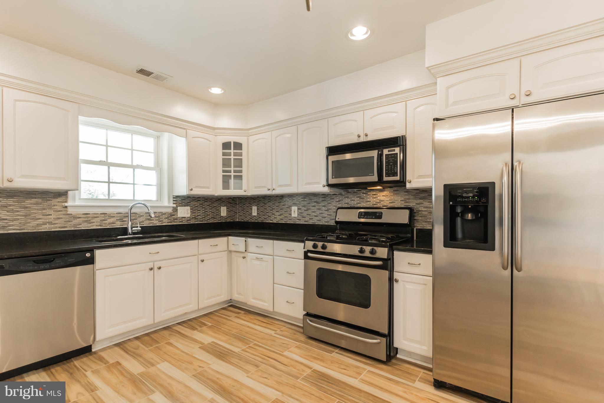 4004 Braddock Road Alexandria, VA 22312 - Photo 9 of 30 Kitchen