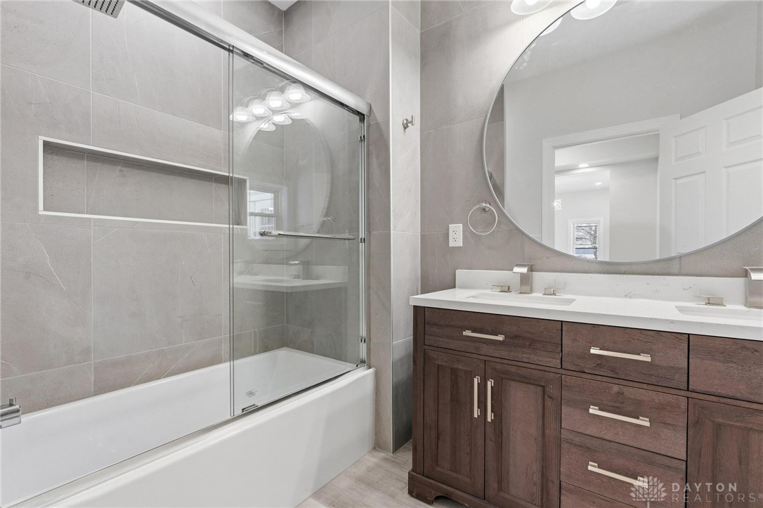 3190 Rebert Pike Springfield, OH 45502 - Photo 27 of 48 This bathroom offers a large soaking tub and a spacious vanity with dual sinks.