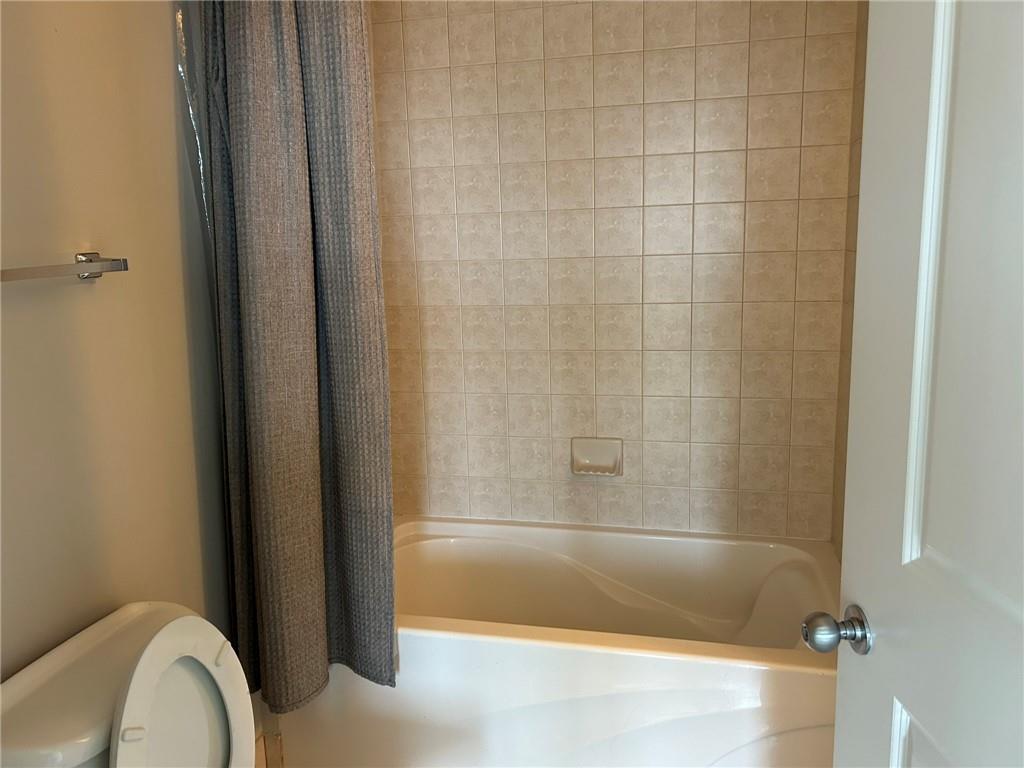 3338 Peachtree Road Northeast, Unit 2102 Atlanta, GA 30326 - Photo 10 of 14 a bathroom with a bathtub