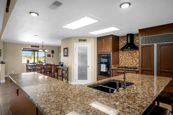 $1,099,000 | 1844 West Highway 12, Lodi, CA 95242