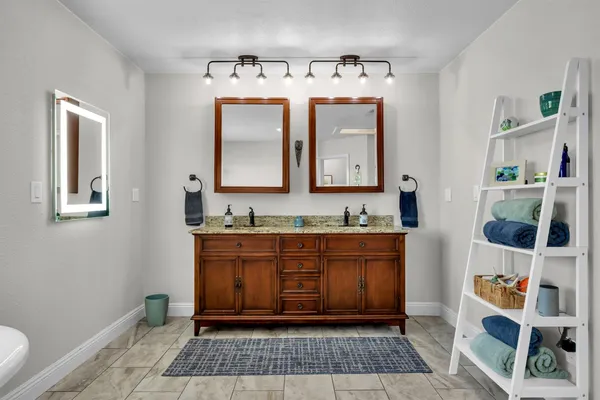 $1,099,000 | 1844 West Highway 12, Lodi, CA 95242