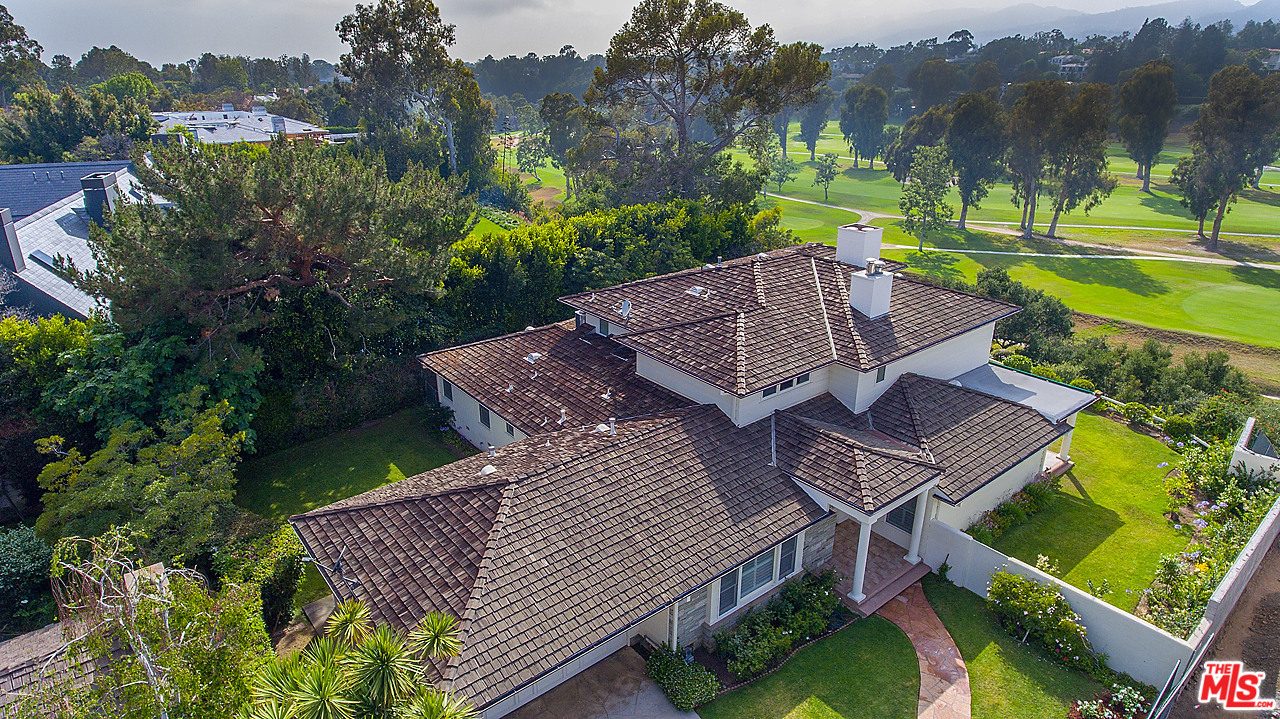 10 Gale Place Santa Monica, CA 90402 - Photo 2 of 46 a view of a patio in backyard