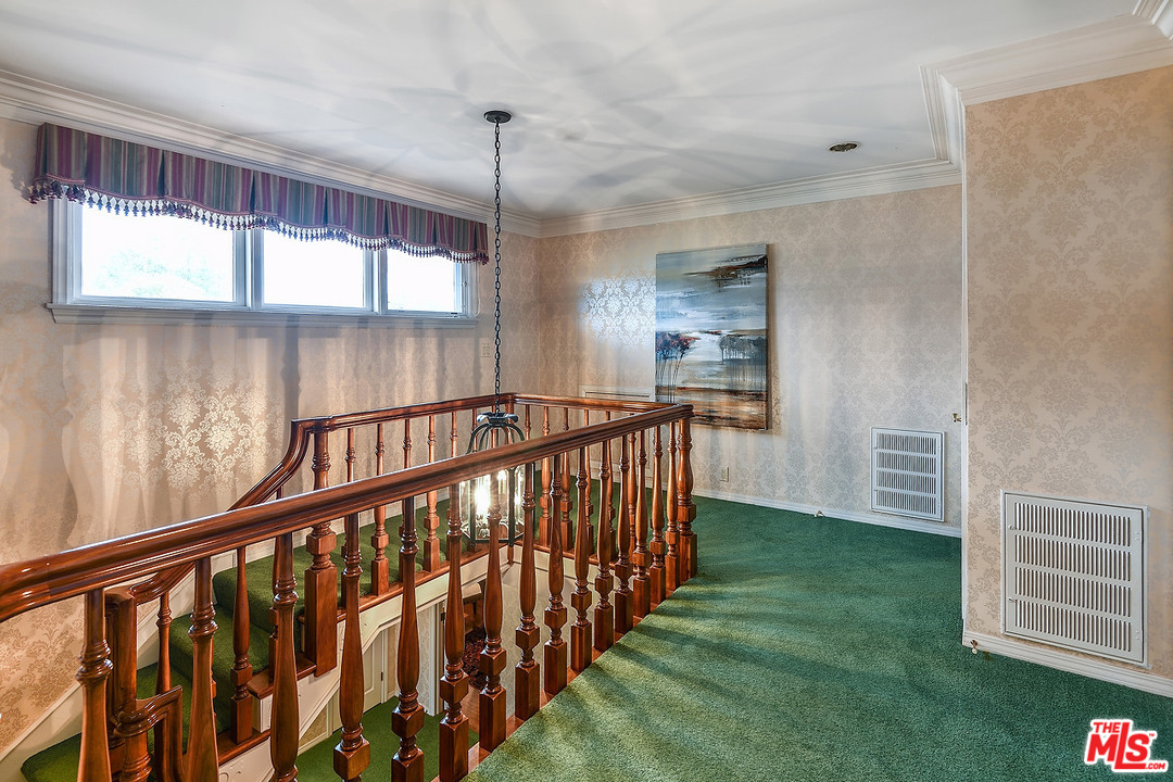 10 Gale Place Santa Monica, CA 90402 - Photo 32 of 46 a view of hallway with stairs