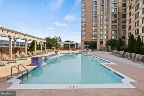 $320,000 | 2451 Midtown Avenue, Unit 819, Alexandria, VA 22303
