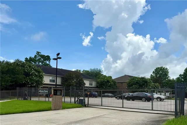 $121,900 | 818 Meadow Bend Drive, Unit C, Baton Rouge, LA 70820